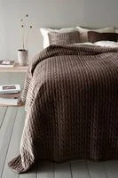 Sängöverkast, Brunt eller beiget